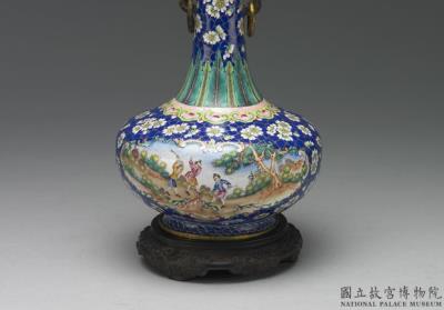 图片[3]-Garlic-head vase with paired handles and painted enamel decor, Qing dynasty, Qianlong reign (1736-1795)-China Archive